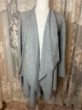 Made in Canada tonic Women's Open-Front Draped Cardigan Sweater - Light Gray
